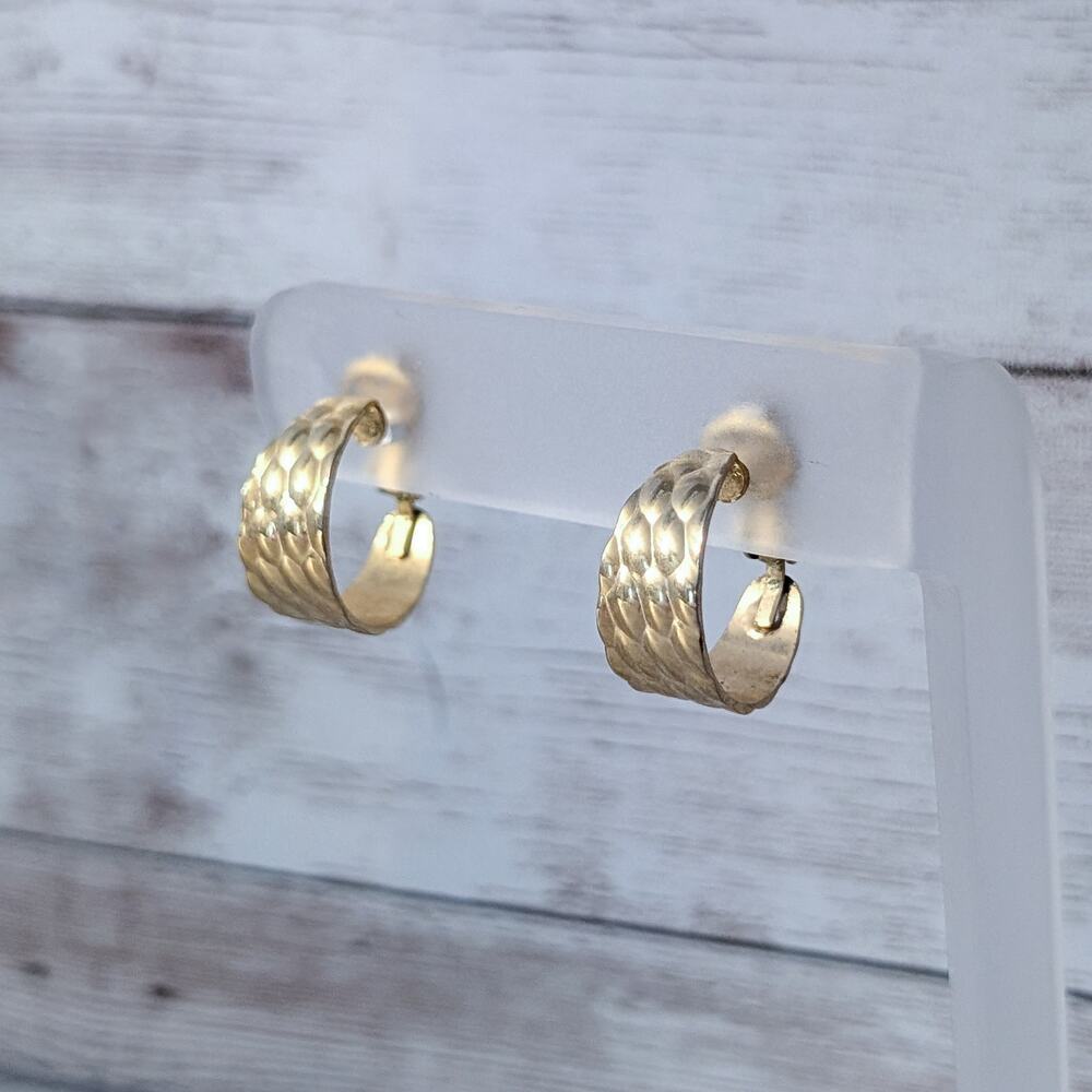 Vintage Clip On Earrings Gold Tone Hoops Unusual Pattern 0.75"